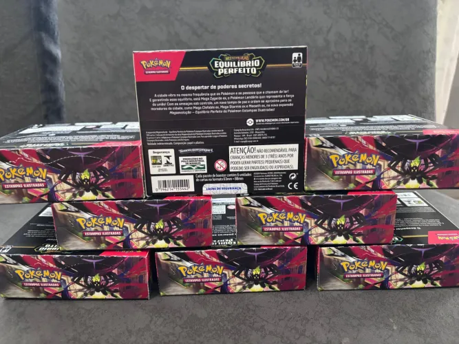 1x Case Lacrada 4x Booster Box Equilíbrio Perfeito Pokemon TCG