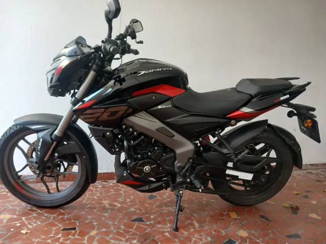 Vendo Bajaj Dominar NS200 Impecável 