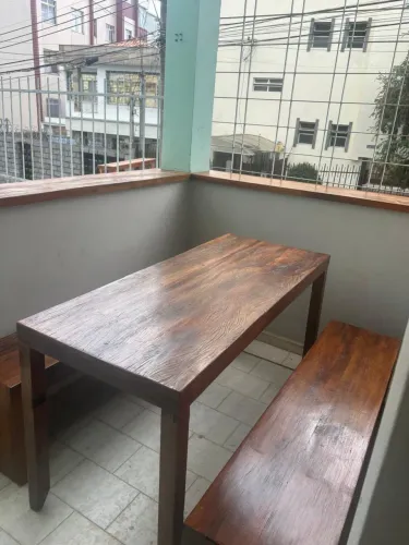 Mesa com Bancos em Madeira maciça