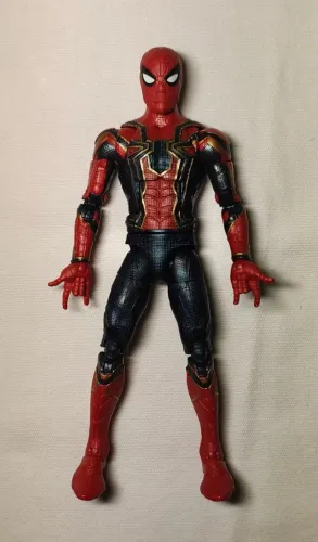 Homem-Aranha - Guerra Infinita Marvel Legends 