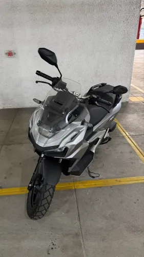 Honda adv 160 - 2025