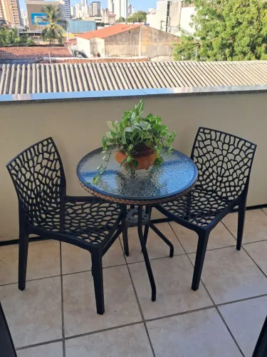 Mesa e duas cadeiras