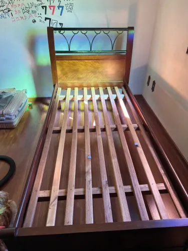 Cama de solteiro madeira maciça 