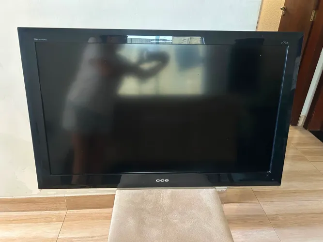 TV CCE 43? LCD - Excelente estado