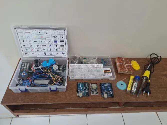 Kit Completo Robótica/Eletrônica: 2x Arduino Uno + ESP32 + Kit de Solda + Sensores