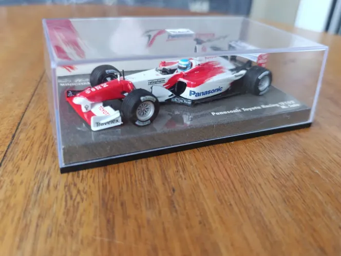 Miniatura 1:43 Minichamps Fórmula 1 Panasonic Toyota Racing TF102 Mika Salo 2002.