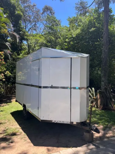 Trailer Baú/ Reboque