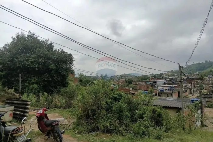 Terreno 128m² Cosmos: Ótimo Preço e Localização!