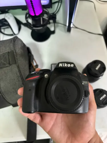 Câmera D3200, com duas lentes, carregador, duas lentes e bag com manual e cabos