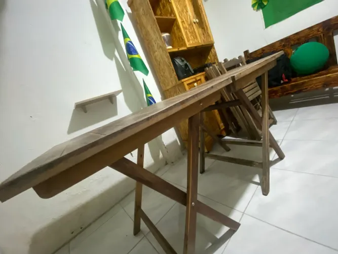 500 REAIS 2 MESAS DE MADEIRA + 8 CADEIRAS