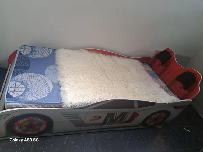 vende se cama infantil com o colchão