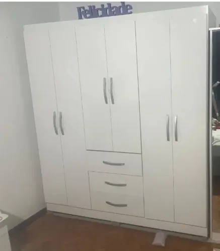 Guarda roupas com 6 portas e 3 gavetas