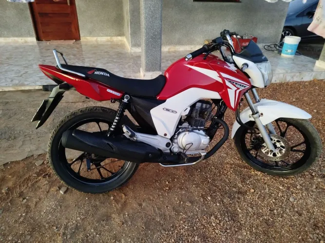 Vendo Titan 150 moto de procedência