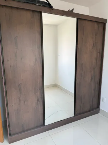 VENDO 2 guarda roupas usados