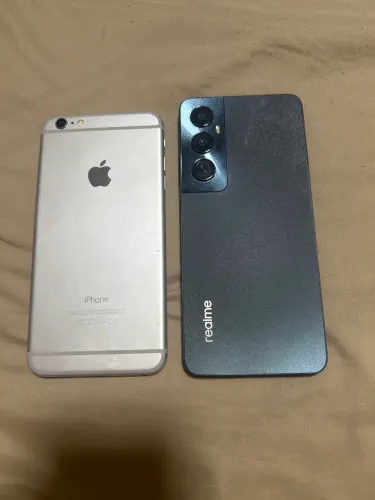 iPhone 6 Plus e realme 65