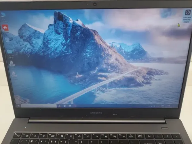 Notebook Samsung 550 xda - 8 GB Ram + SSD - Tela 15 Pol - Funcionando