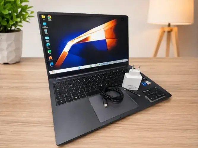 SAMSUNG GALAXY BOOK4 \ CORE I5 13°G \ SSD NVME 512GB