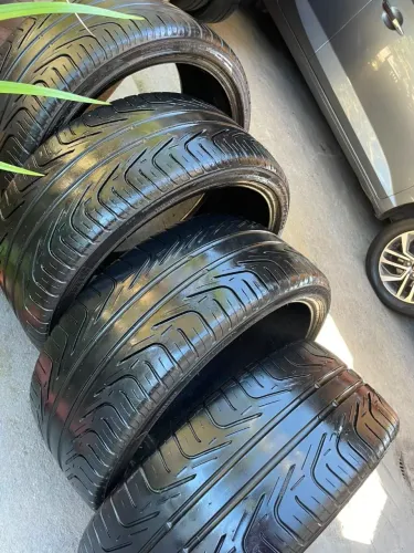 4 Pneus PIRELLI PHANTON 215/35-18" SEM DEFEITOS.