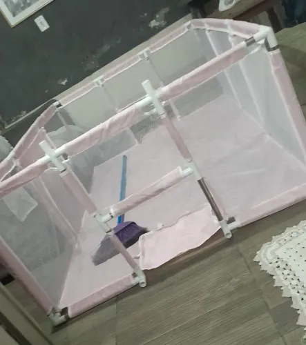 Cercadinho chiqueiro desmontável rosa impecável