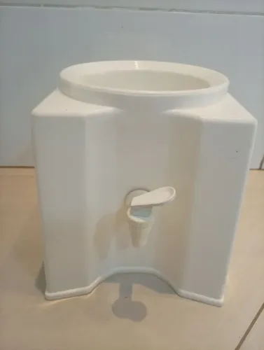 Base para galão de água mineral.