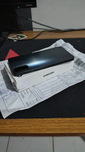 Celular Samsung novo e completo