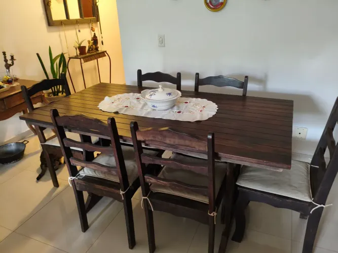 Conjunto de sala de jantar com 6 cadeiras