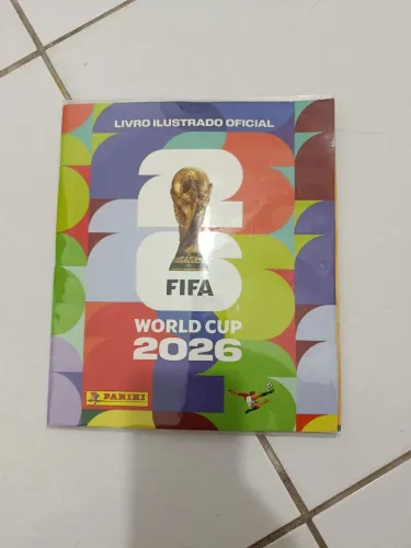 Álbum da copa com cerca de 30-50 figurinhas coladas + capa protetora!