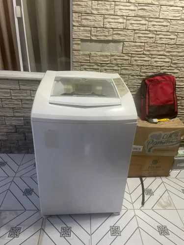 Máquina de lavar (precisa de manutenção)