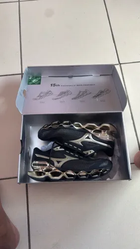 Vende-se esse tênis usado somente uma vez