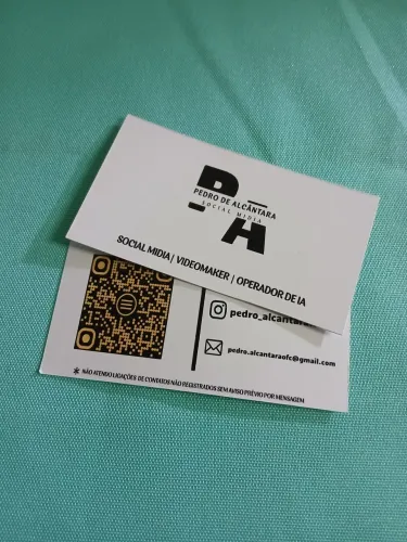 Faço designs/prompts de cartões de visita