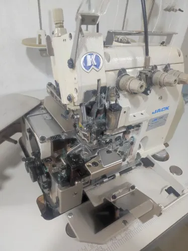 Máquina de costura overloque
