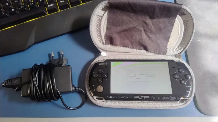 PSP 3001 Original Sony | 32GB | Muito Conservado | Destravado | Carregador + Case 
