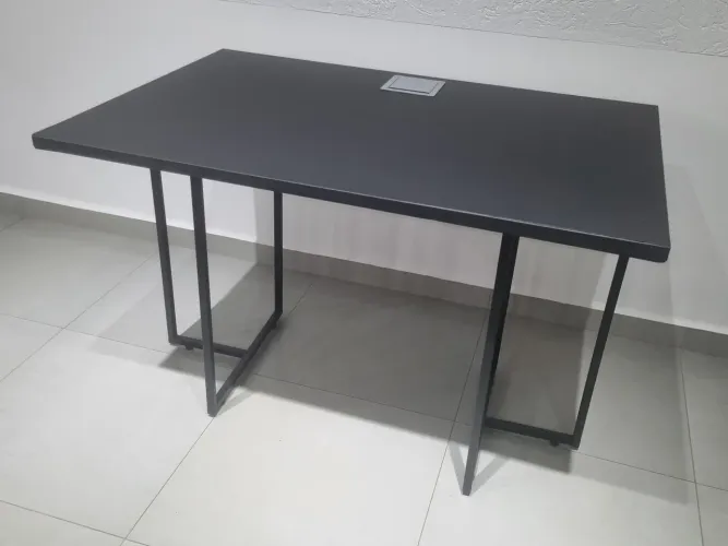 Mesa de Escritório Estilo Industrial 1,20x80 com caixa de tomadas