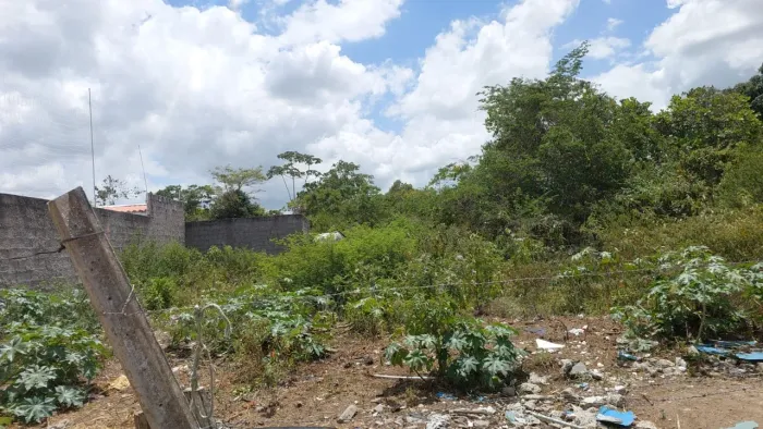 Vende-se terreno