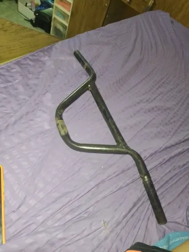 Guidão de BMX preto usado