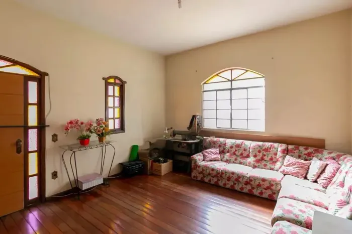 Imóvel para aluguel tem 240 metros quadrados com 4 quartos em Palmares - Belo Horizonte -