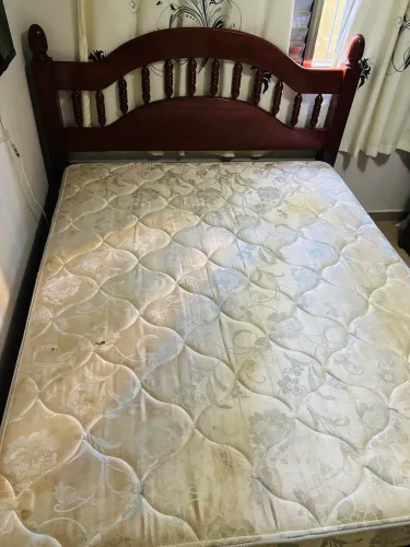 Cama de madeira king 