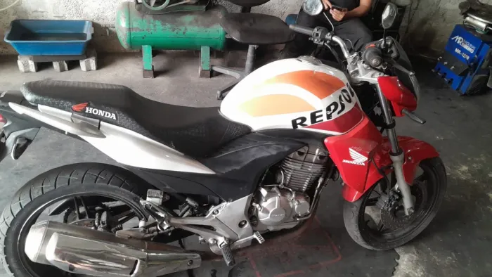 CB 300 edição limitada