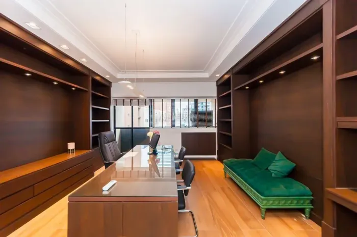 Conjunto Comercial 96m² no Centro de Curitiba | Alto Padrão e 1 Vaga