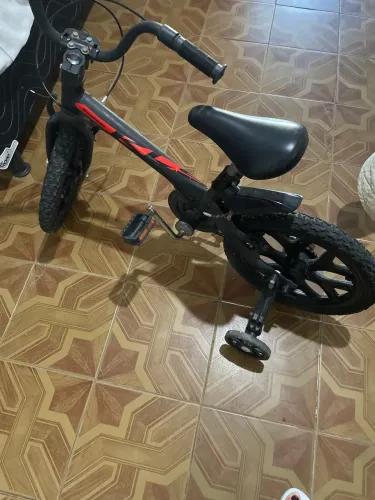Vendo bicicleta infantil preta 