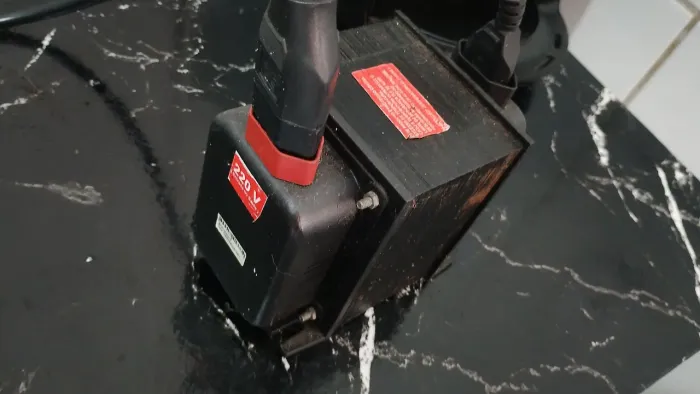 Autotransformador de voltagem 127w para 220w