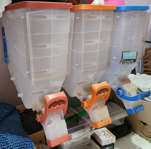 Dispensers de ração para animais