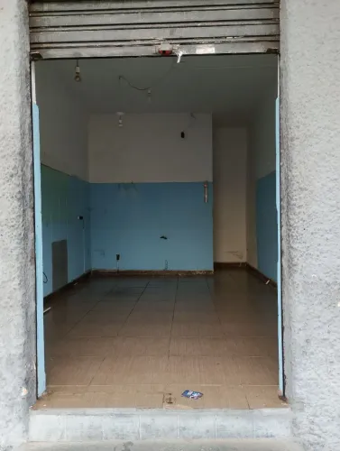Alugo cômodo comercial