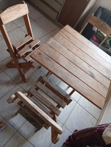 Mesa de madeira desmontável 