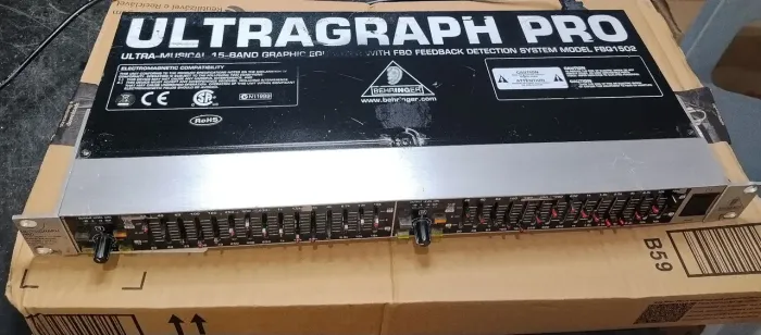 Equalizador Behringer Ultragraph Pro FBQ1502