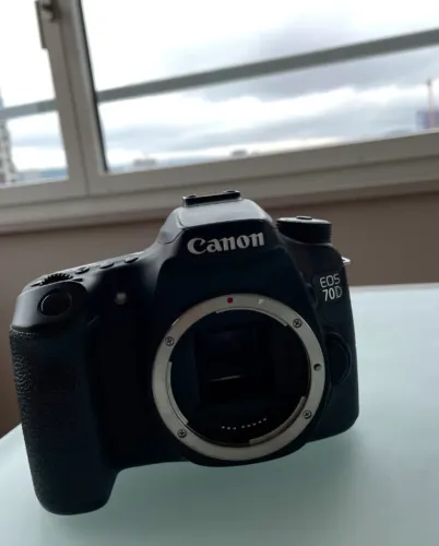 Câmera CANON EOS 70D