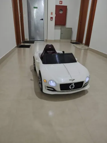 Carro elétrico infantil 