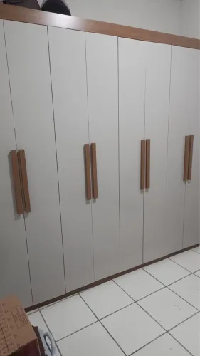Vendo guarda roupa 8 portas