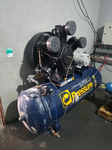 COMPRESSOR DE AR 60 PÉS<br>Compressor de Ar 60 Pés 425Lcompre<br>Compressor de Ar 60 Pés 425L