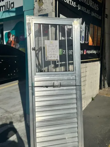 PORTA DE ALUMÍNIO 80CM - ULTIMOS 3 DIAS